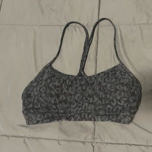 LULULEMON FLOW Y BRA SIZE 6